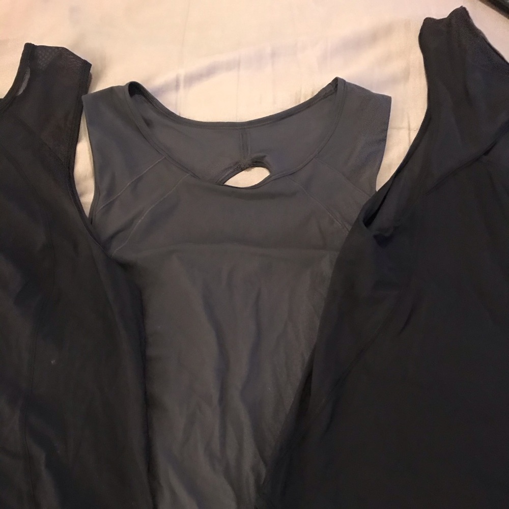 Size 10 lululemon sculpt tanks
